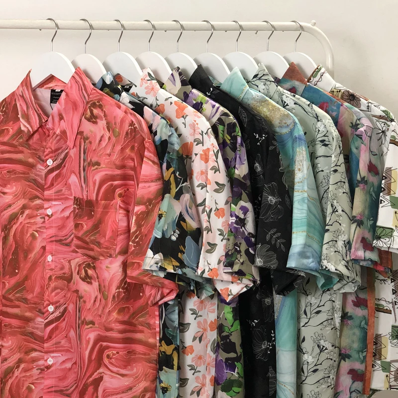 4月末に買うべきファッションアイテムは？ヴィンテージ風の油絵花柄シャツが今季のベストチョイス