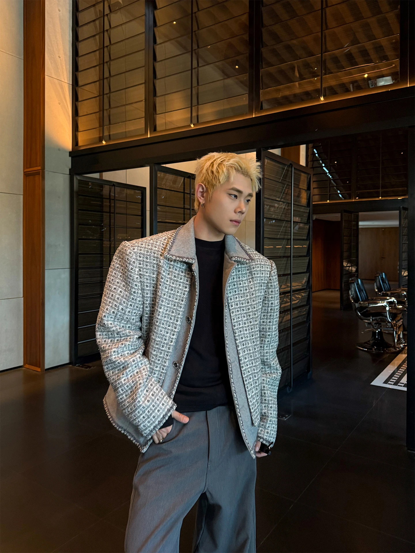 黒ダウンコートとベージュダウンコート、どちらが40代の冬コーデに最適か？