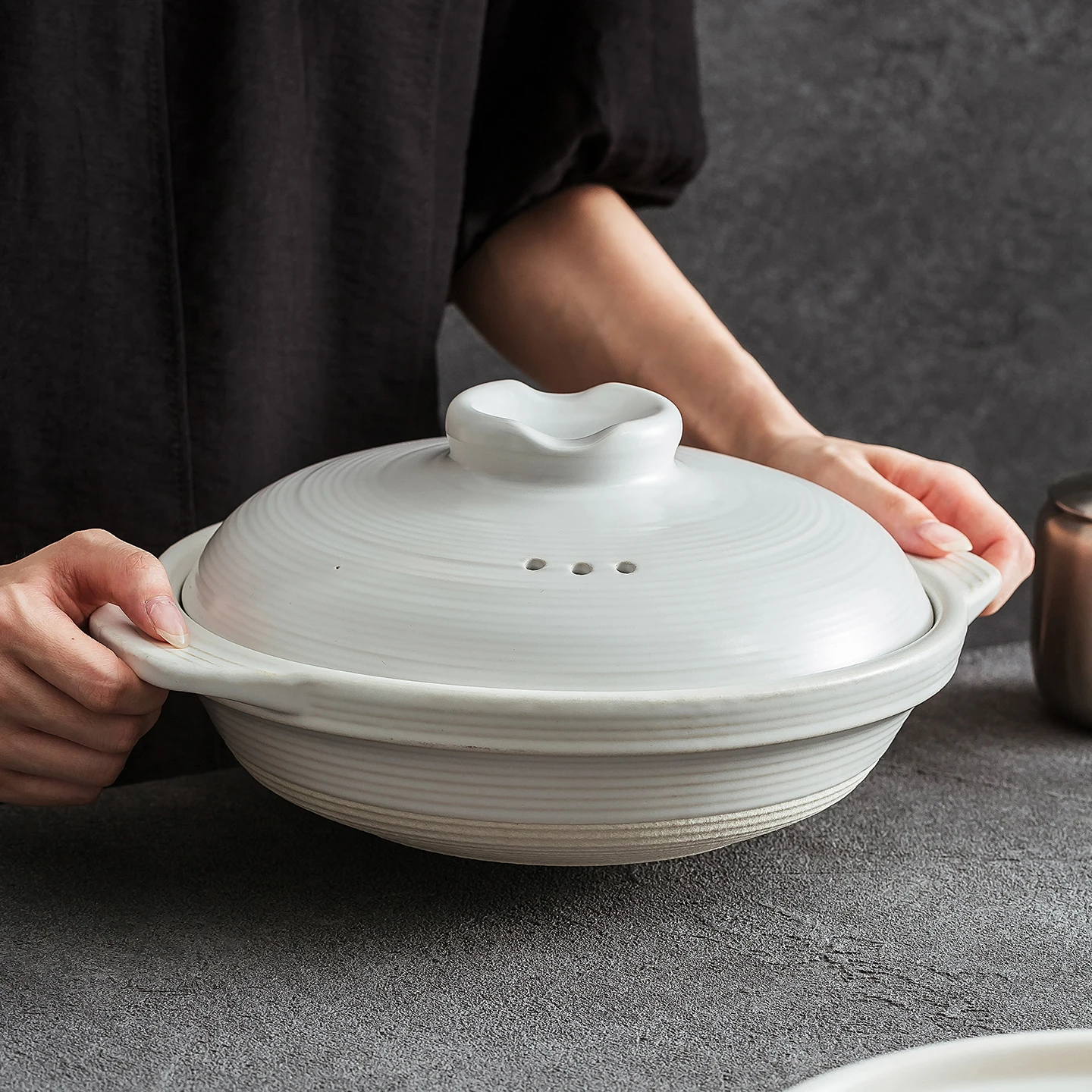 ストウブ鍋で炊飯ができるの？白陶器の浅平型炊飯鍋が解決する本当の理由