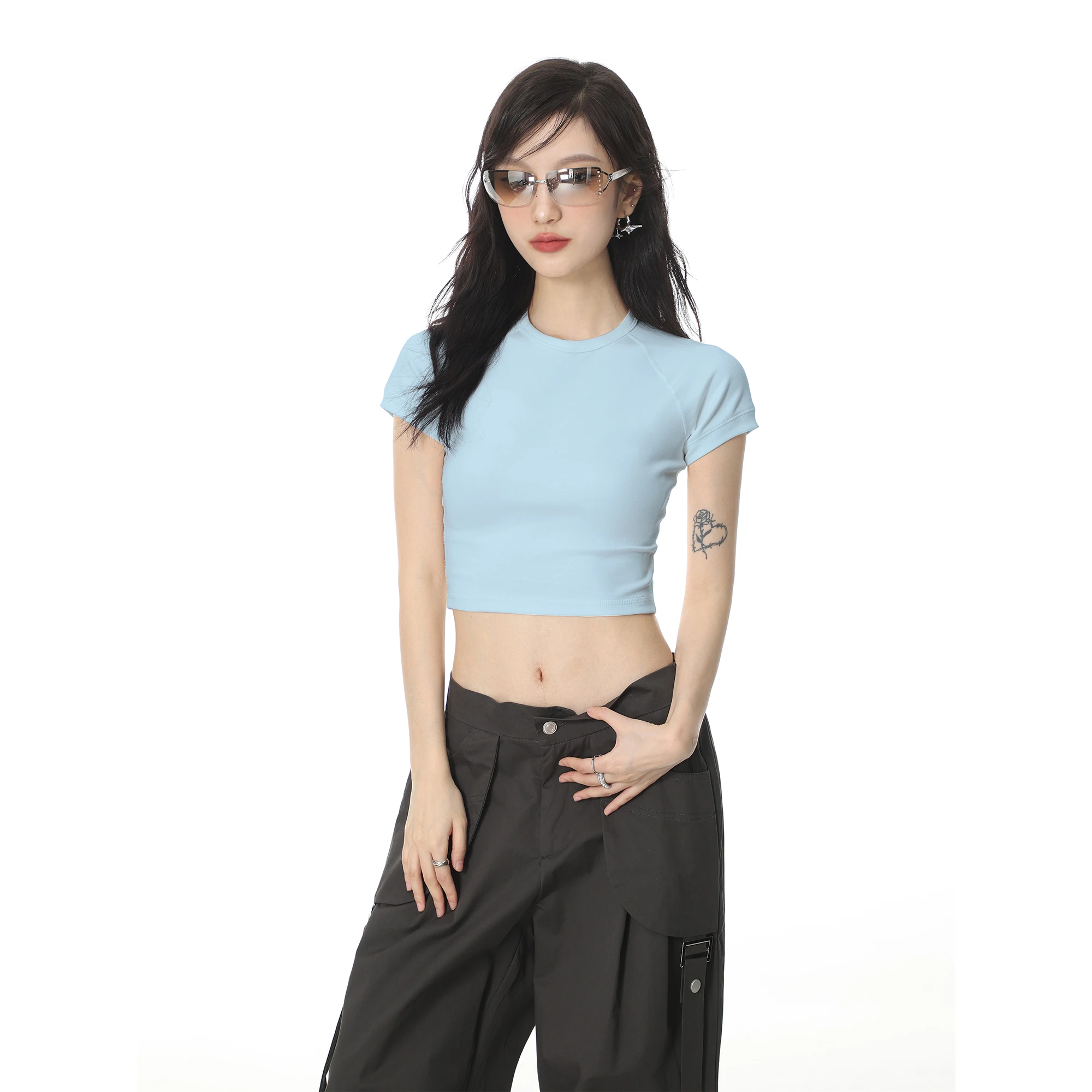 大人可愛い服 50代コーデの完全ガイド｜ハイウエストTシャツで自然な可愛さを実現