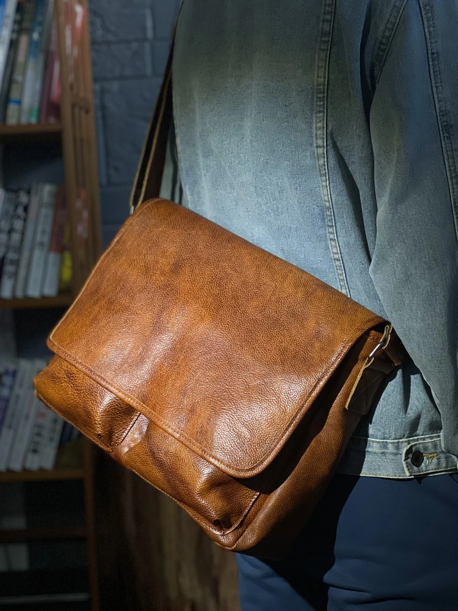 日本国内で手頃な価格で買える本革ショルダーバッグはどこに？