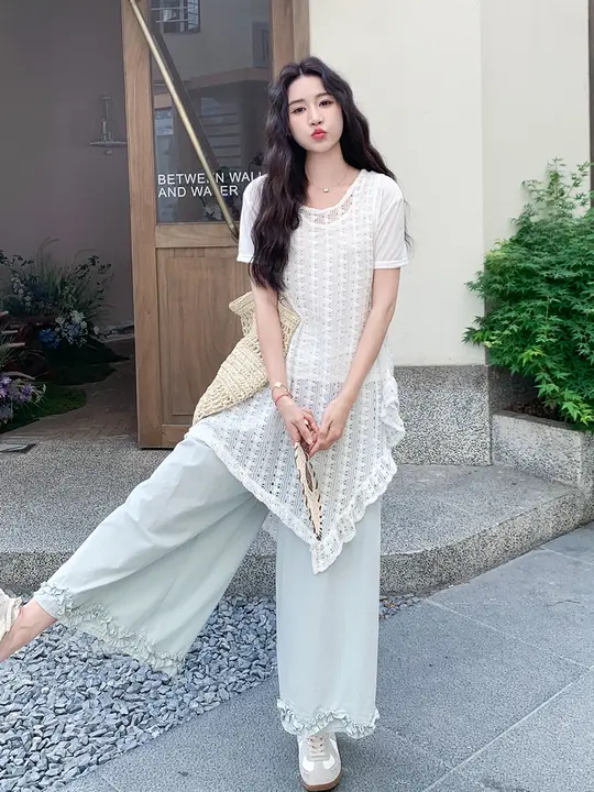 清楚な夏のコーディネート【不規則なレースブラウス・半袖・フレアパンツ】（セットアップ対応）