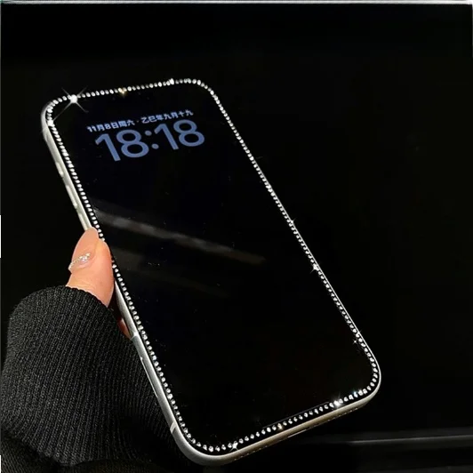 iPhone用強化ガラスフィルム：全画面対応・水晶風エッジ・耐衝撃で画面保護