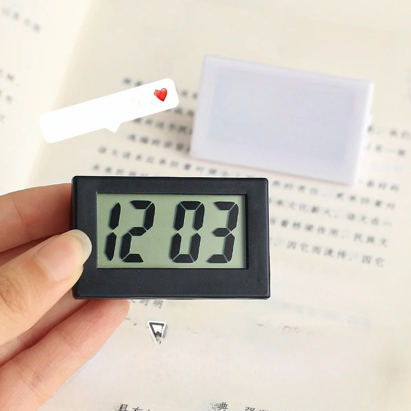 きれいめコーデに合う時計や小物は、シンプルさが鍵？