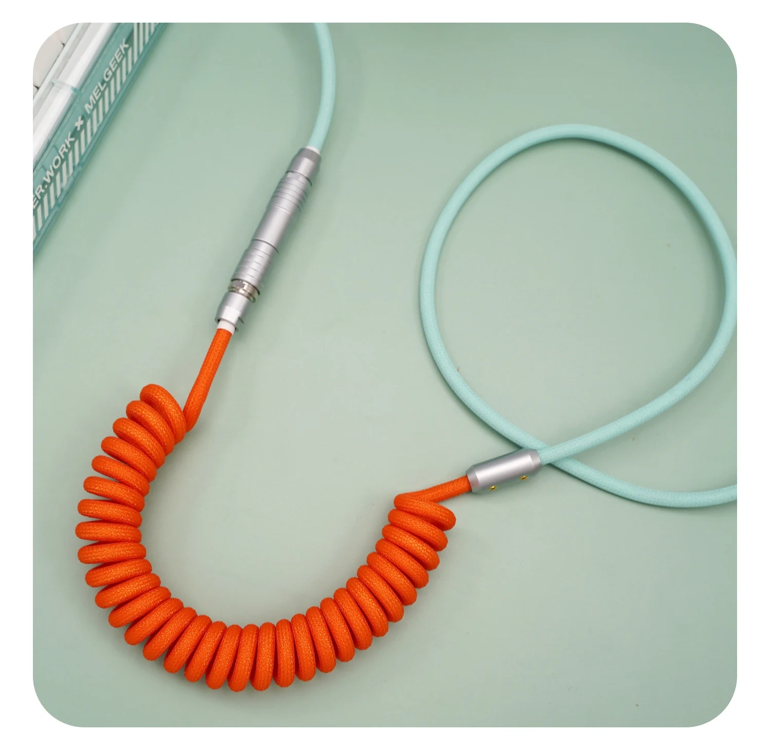 ゲーミング用DPケーブルおすすめ：タマイズ可能なキーボードケーブルGeekCableの実用性とスペック解析