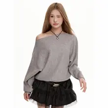 グレーの長袖ニットセーター【オフショルダー・フィット・秋冬用】