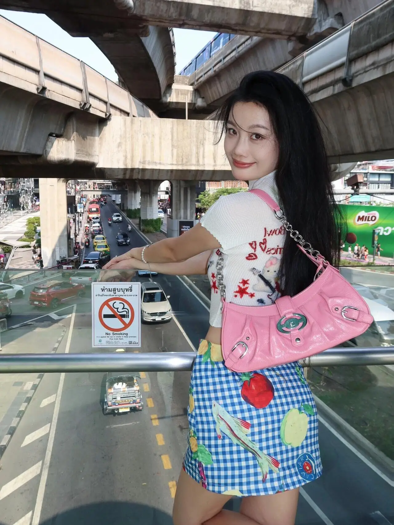 20代の夏に欠かせない「きれいめストリート」は、チェック柄のリネンミニスカートで決める？