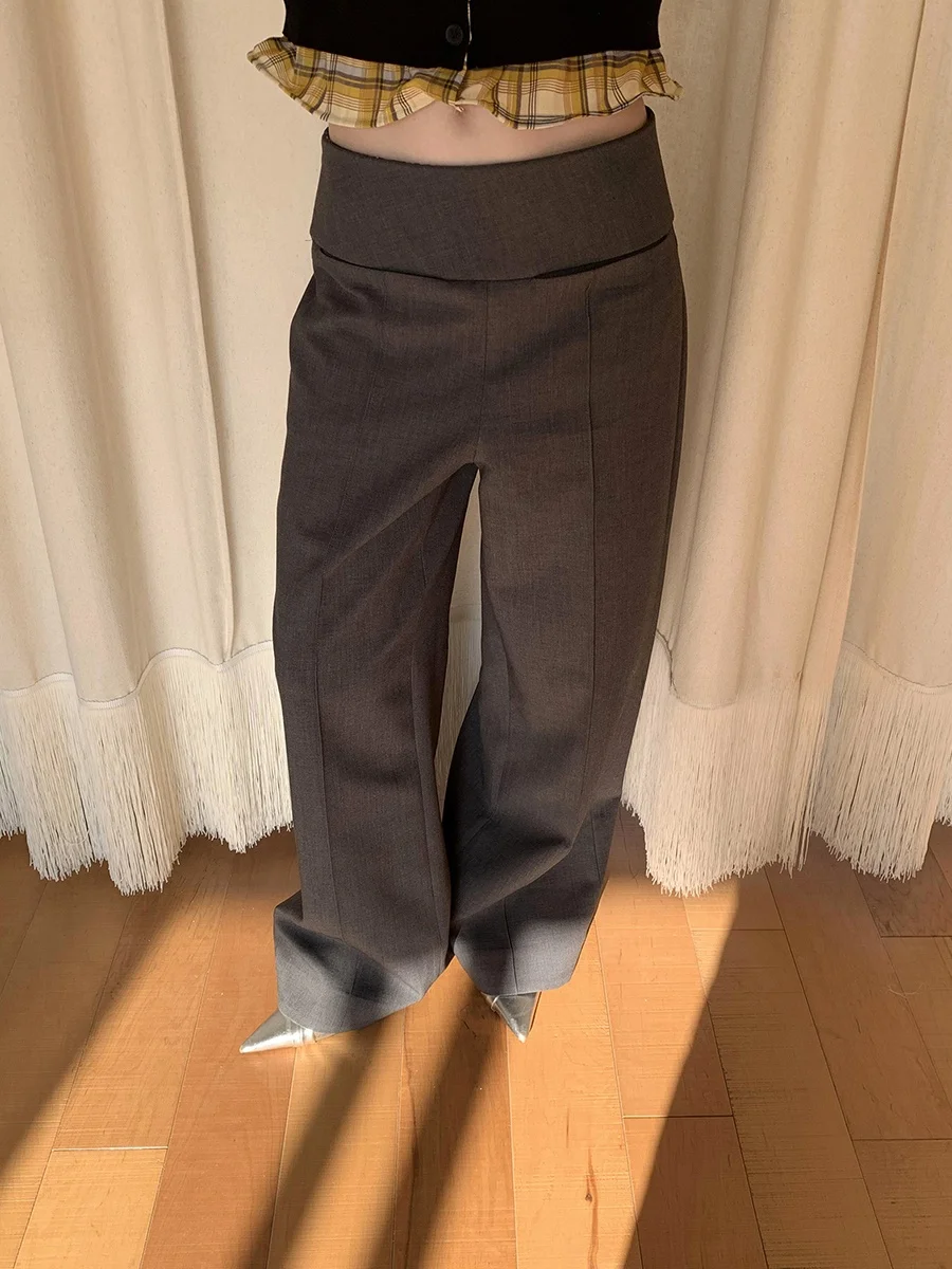 50代の通勤や散歩にぴったりなパンツは、どんなスタイルがおすすめ？