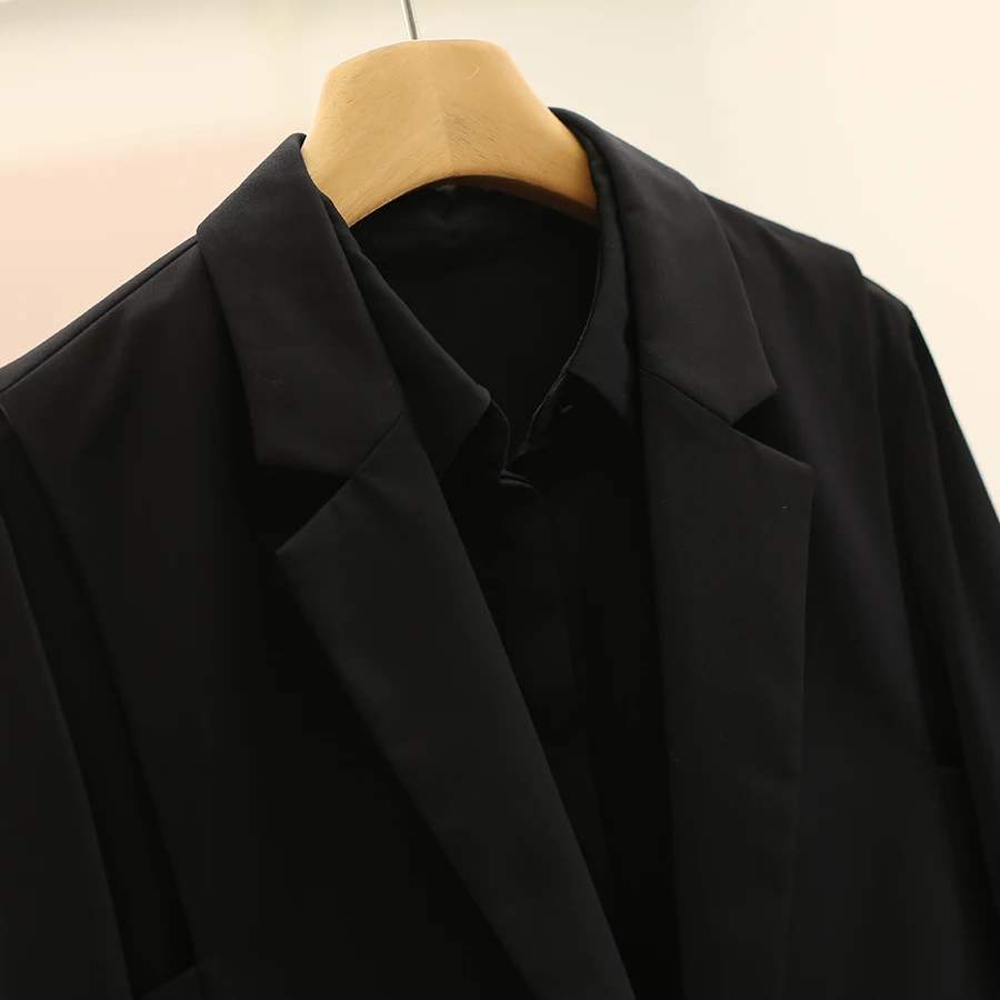 通勤の疲れを一瞬で払拭できる、ジャケット風ベストとドッキングドレスのセットは今、なぜ注目されているの？