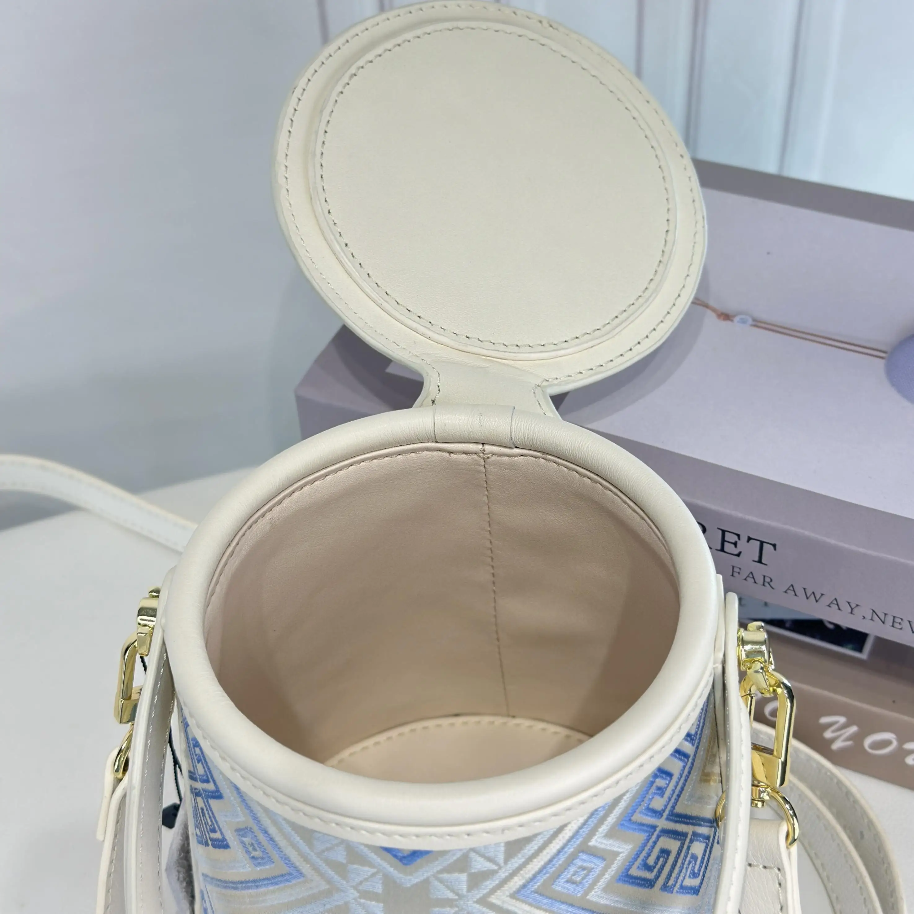 牛革製水桶型バッグ：軽量で実用的な日常使いに最適な新中式デザイン