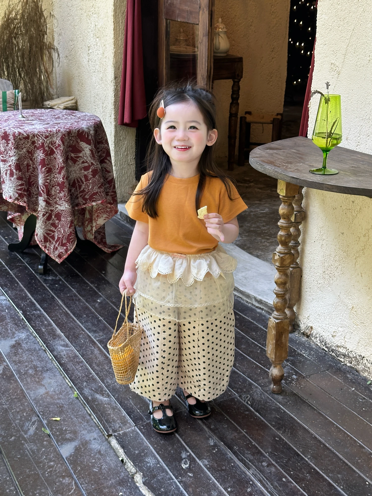 ベビー袴 女の子 おしゃれにどうやって着る？レースフリルスカートが日常を彩る
