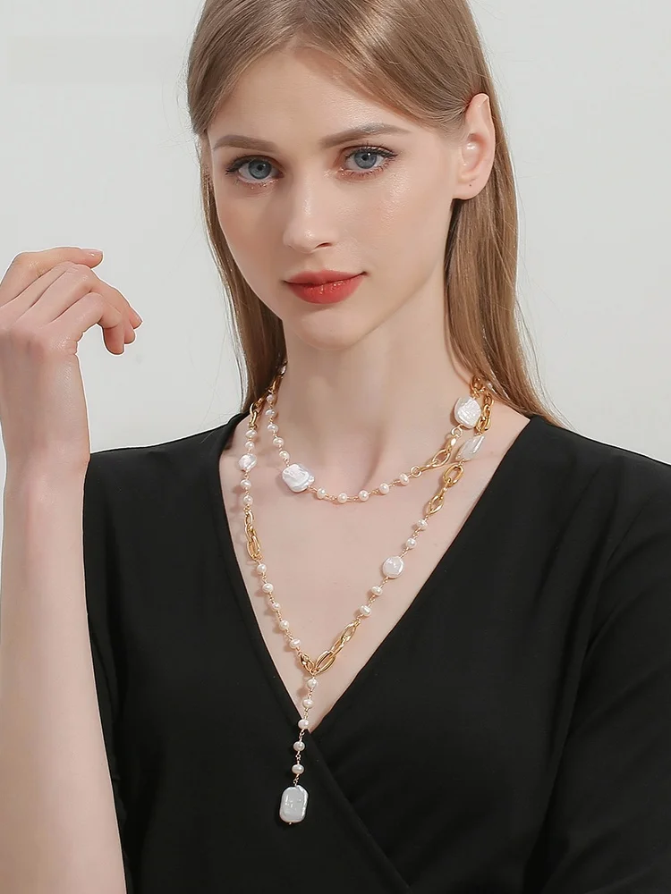 バロックパールのロングネックレス：シンプルで上品な母の日ギフトとしての実用性とデザイン特性