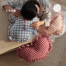 ハート型デザインのコットン抱き枕【リビング装飾・赤色・心温まるギフト】