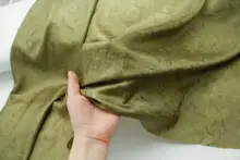 肌理デザインの薄手ドレープ生地【苔色・不規則な皺・和服用シャツ素材】