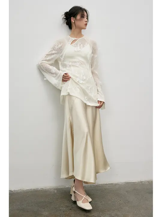 重厚な立体刺繍が魅力の羊毛ニットシャツ【春用・中国風デザイン】