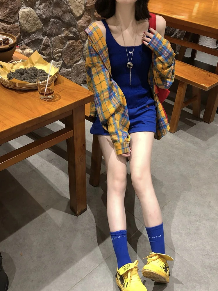 夏の日常に欠かせない1着は、ショートパンツなのか？それとも高腰のストレートパンツなのか？