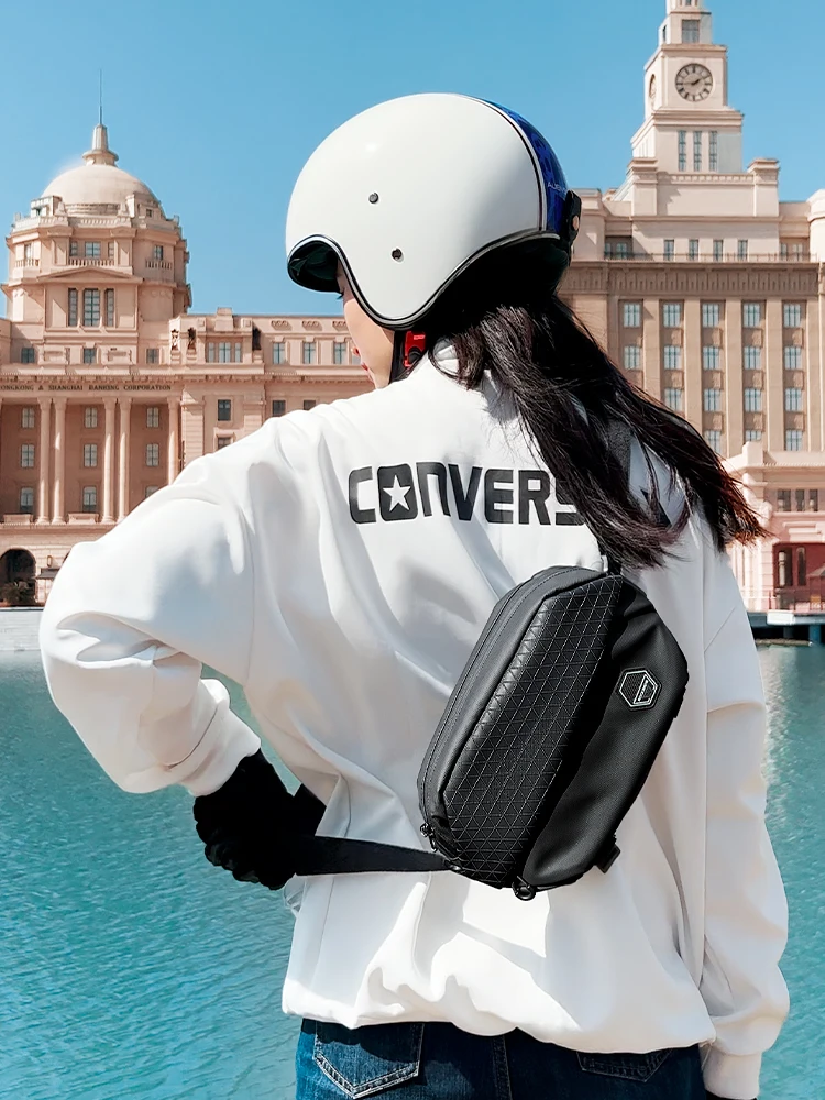 バイク用サコッシュ30170002001：多機能ショルダータイプで摩旅に最適な防寒設計