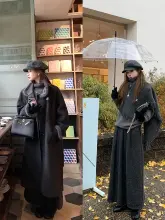 羊毛混紡の気品あるおしゃれなディペンダントニットスカート