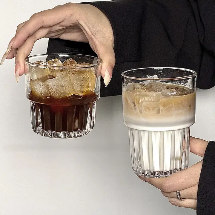 デザイン性の高いアクリル製マグカップ【カフェスタイル・重ねられる・アイスラテ用】