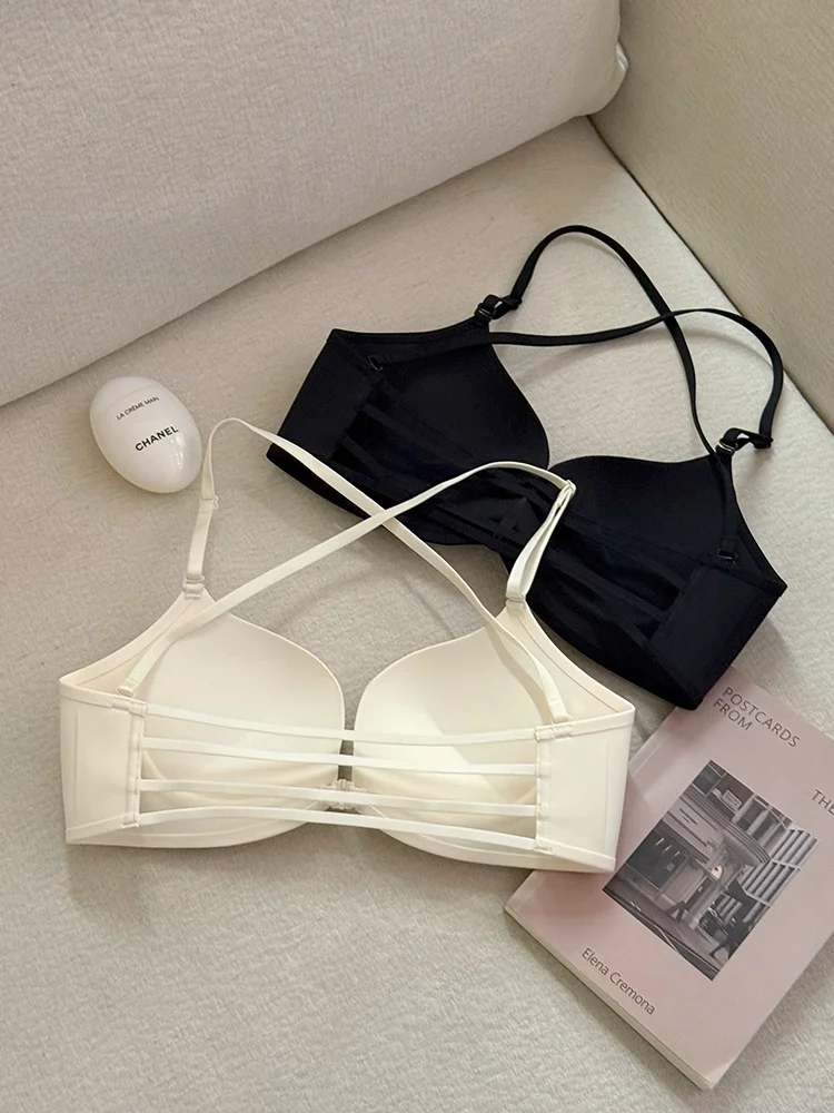 交差デザインのノンワイヤーブラジャー：薄手上部と厚手カップのフィット感と美背効果