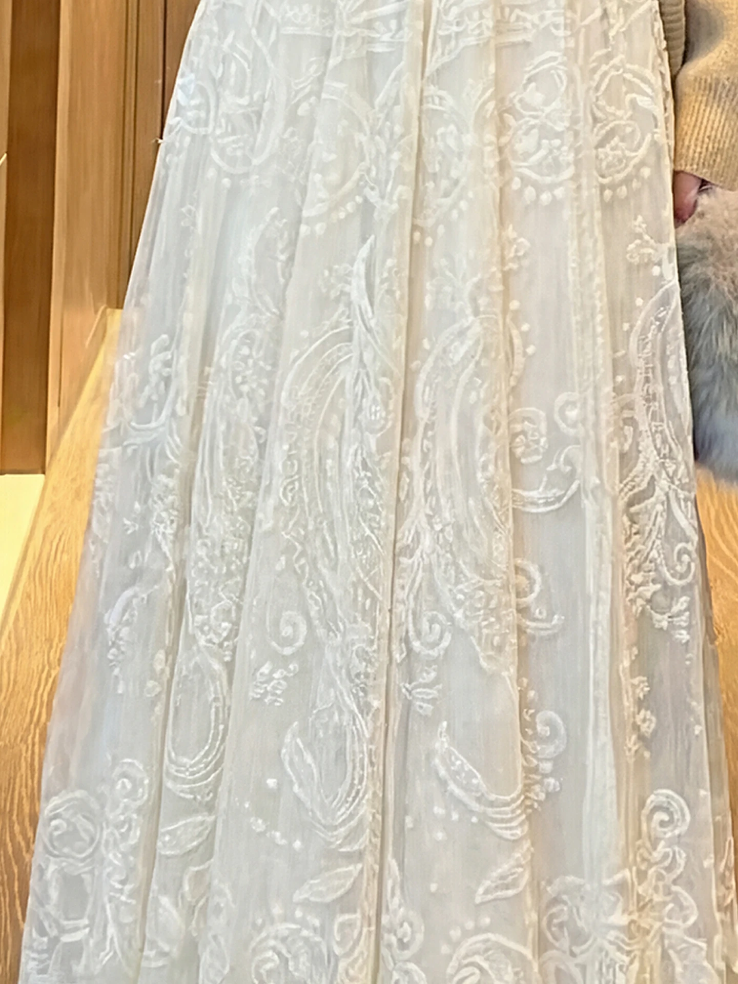 デザイン感ある杏色のAラインレース切替ハイウエストスカート：大きいサイズで通勤にも対応