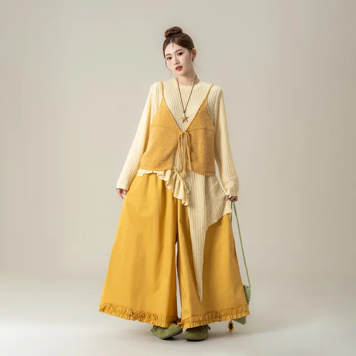 黄色のニットキャミソール【不規則なフリルデザイン・涼しげ・春用・クールコーデ】（セットアップ対応）