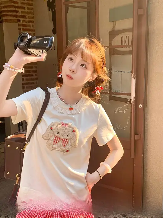 夏用犬刺繍Tシャツ【ショートスリーブ・可愛いデザイン】と赤チェックのスカート（セットアップ対応）