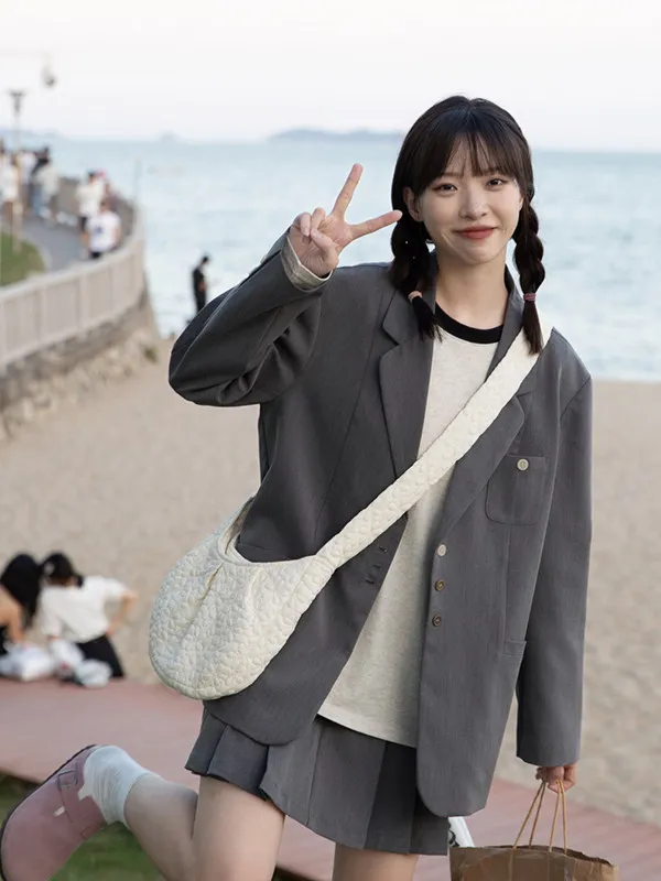 女子高生ファッションで迷ったら、この1着が救う理由は？