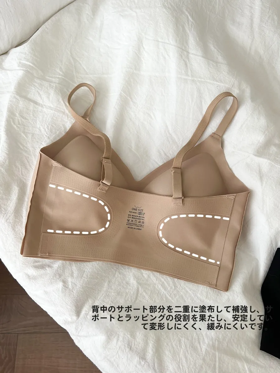 無痕でシンプルなブラトップ：肌色と一体型が実用性を支える