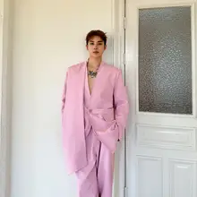 深Vネックピンクスーツ【メンズ・ワイドパンツ・デザイン性抜群・フォーマル】（セットアップ対応）