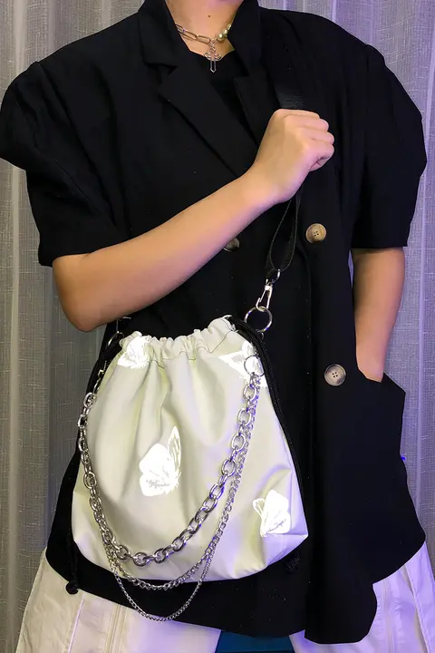 巾着バッグ 反射素材 蝶モチーフ 着脱式チェーン ストリート クール 「EddyStudio」