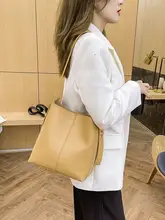 本革製 大容量ショルダー斜め掛けバッグ【バケット型・通勤用・シンプルデザイン】