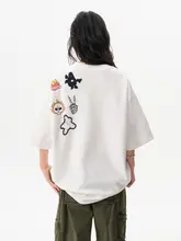 刺繍バッジ付きオーバーサイズTシャツ【ユニセックス・カジュアル・夏用】
