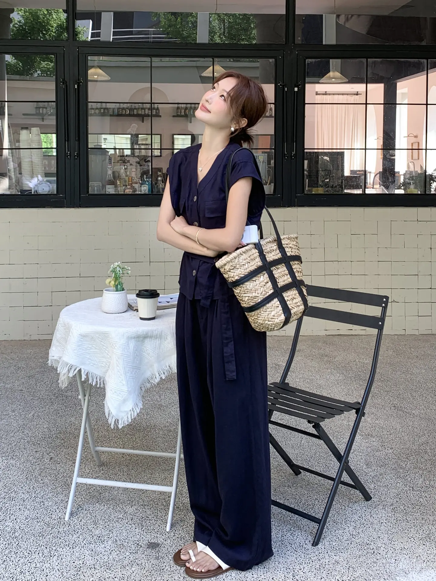ワイドパンツとシャツインのバランスを取るには？今夏の最適な着こなしを解き明かす