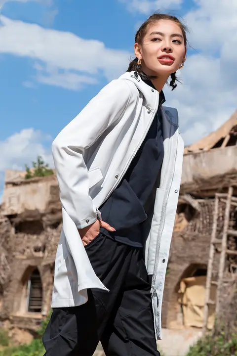 アウトドア用 レディス ミドル丈フード付きソフトシェルジャケット【春秋・防風・登山用】