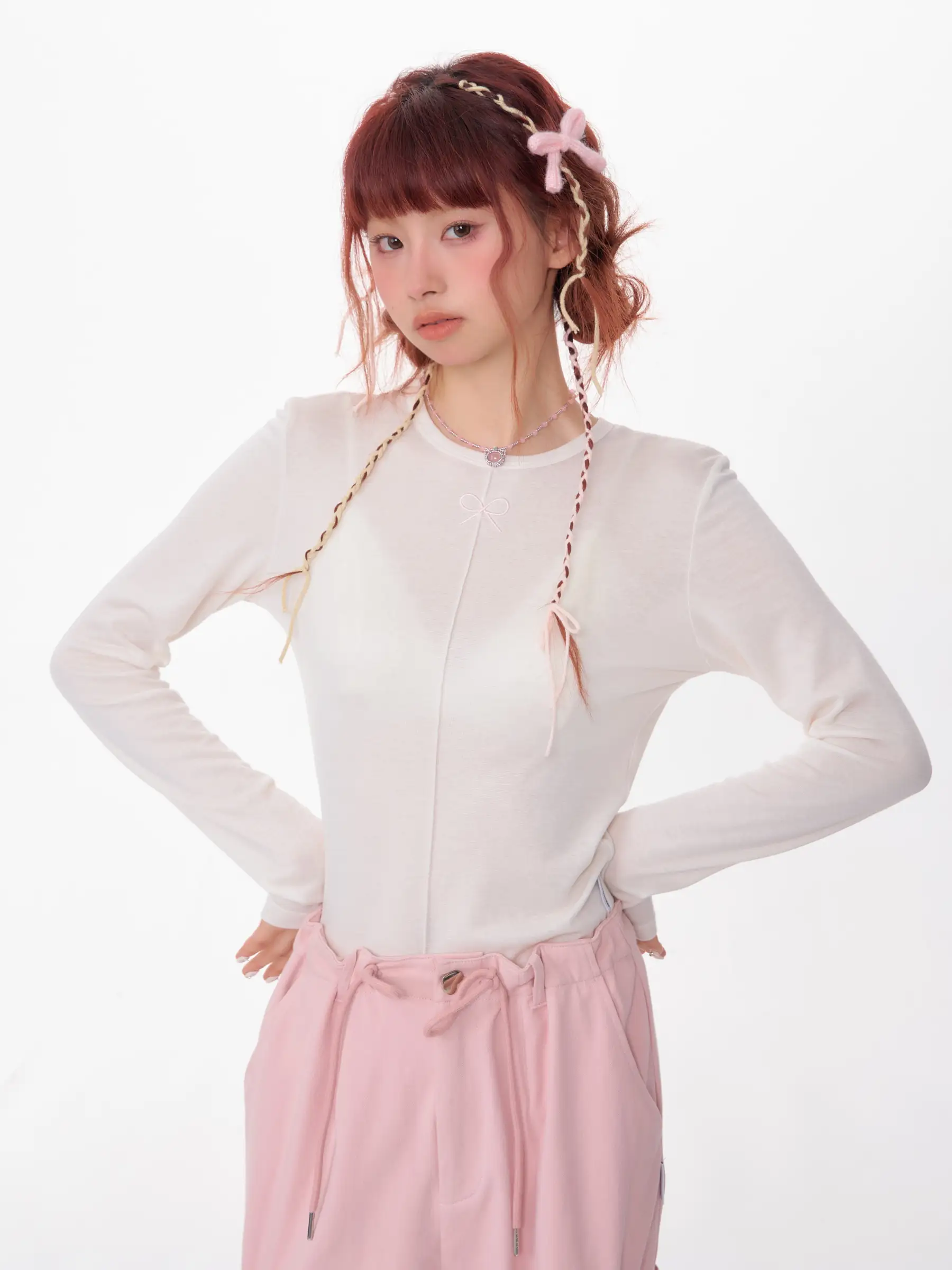 20代女子が今、選ぶべき「おしゃれな着こなし」は？春夏用レトロリボンニットの本当の魅力とは