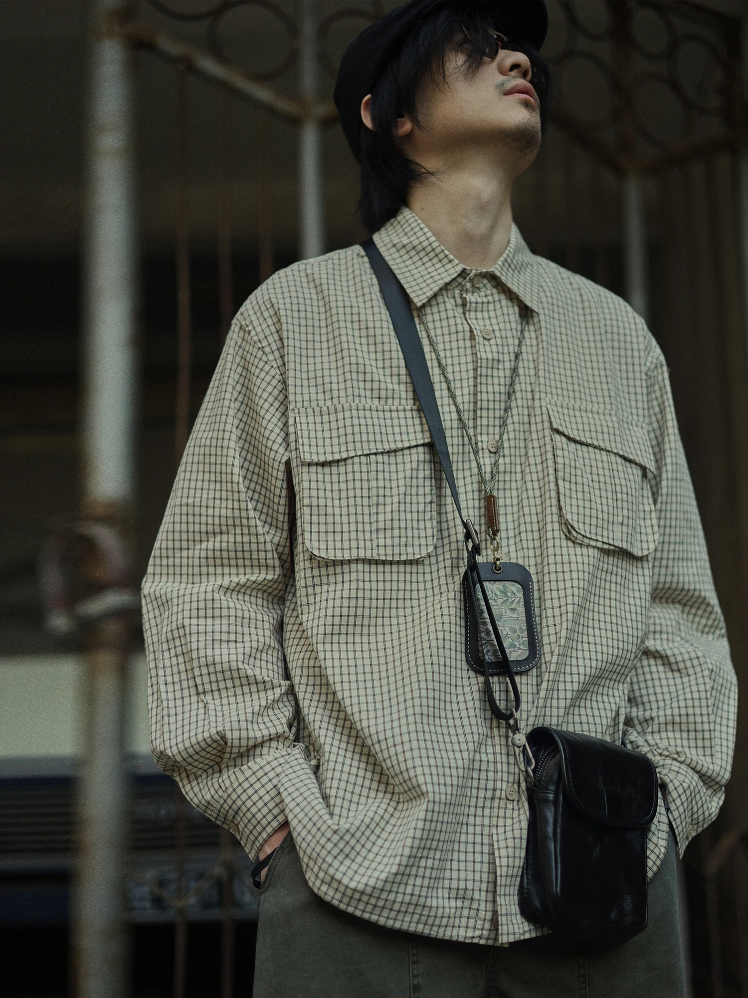 30代のプライベートライフに欠かせない、1着で完結するメンズシャツは？