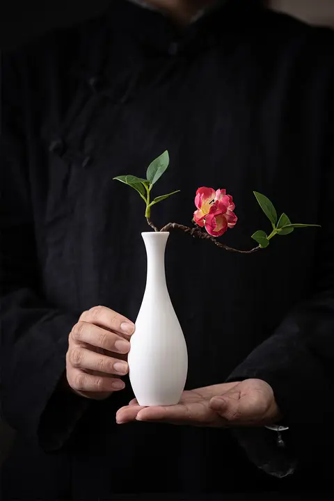 白瓷製 小型花瓶【陶器製・テーブルトップ用・ドライフラワー用】