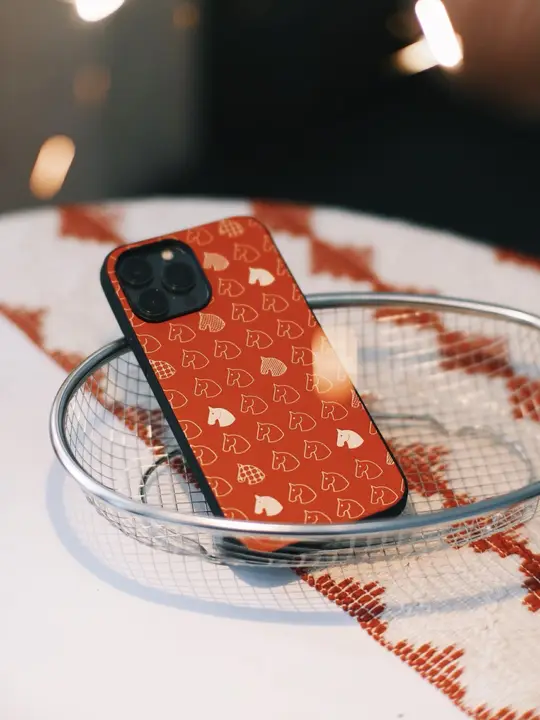 可愛いデザインの本革スマホケース【シンプルで個性的・iPhone対応・Huawei対応】