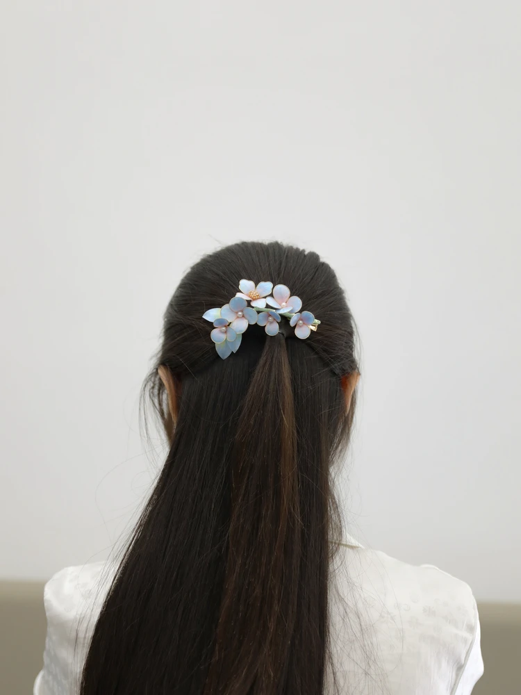 高級感あるフラワーフェルトヘアクリップ：七五三髪飾り手作りの定番アイテムとしての実用性とデザイン性