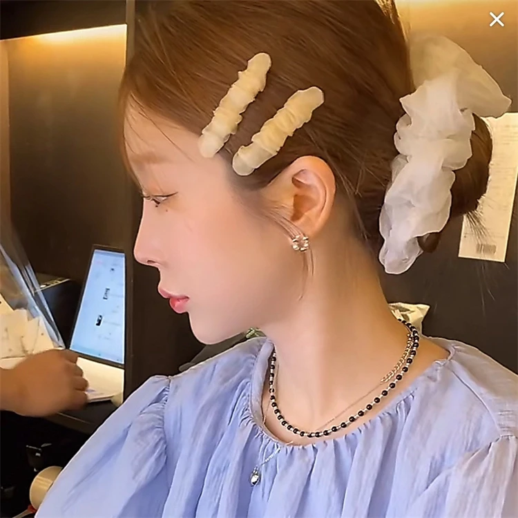 ピンをを使ったヘアアレンジ：オーガンジー素材のひざしクリップで簡単かつ安定したスタイルを実現