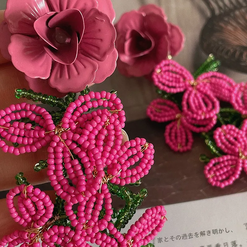 アクリルピアスを選ぶときに迷うなら、この1つの「花のリゾート感」が答えになる？