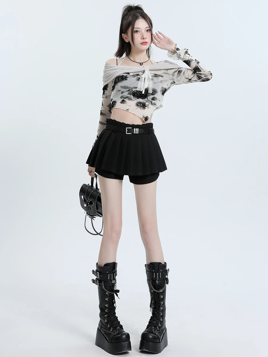 黒のハイウエストショートスカート：プリーツデザインで秋冬の通勤スタイルを実現