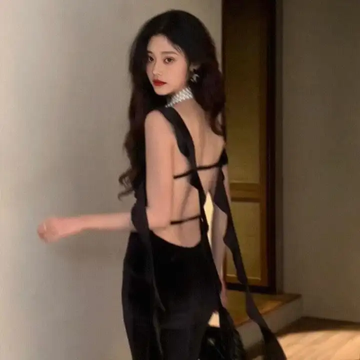 セクシーな背中見せデザインの黒いキャミソールワンピース【パーティー・エレガント】