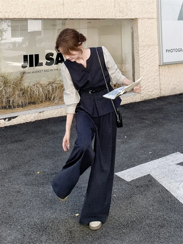 白パンツと黒シャツを組み合わせるとき、どう選ぶ？