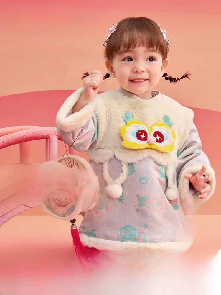 春秋用女の赤いベビードレス：9ヶ月赤ちゃんプレゼントに最適なデザインと実用性