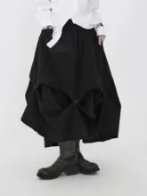 個性的で独特なデザイン！黒い不規則シルエットのサテンスカート【立体裁断・デコンストラクションデザイン】