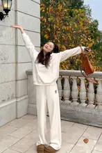 暖かく快適な秋冬用トップスとパンツ【シルエット・女性用・カジュアル・大きいサイズ】（セットアップ対応）