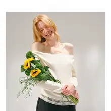 ロマンティックレイヤードデザインのショルダーレースTシャツ【ゆったりシルエット・オフショルダー】