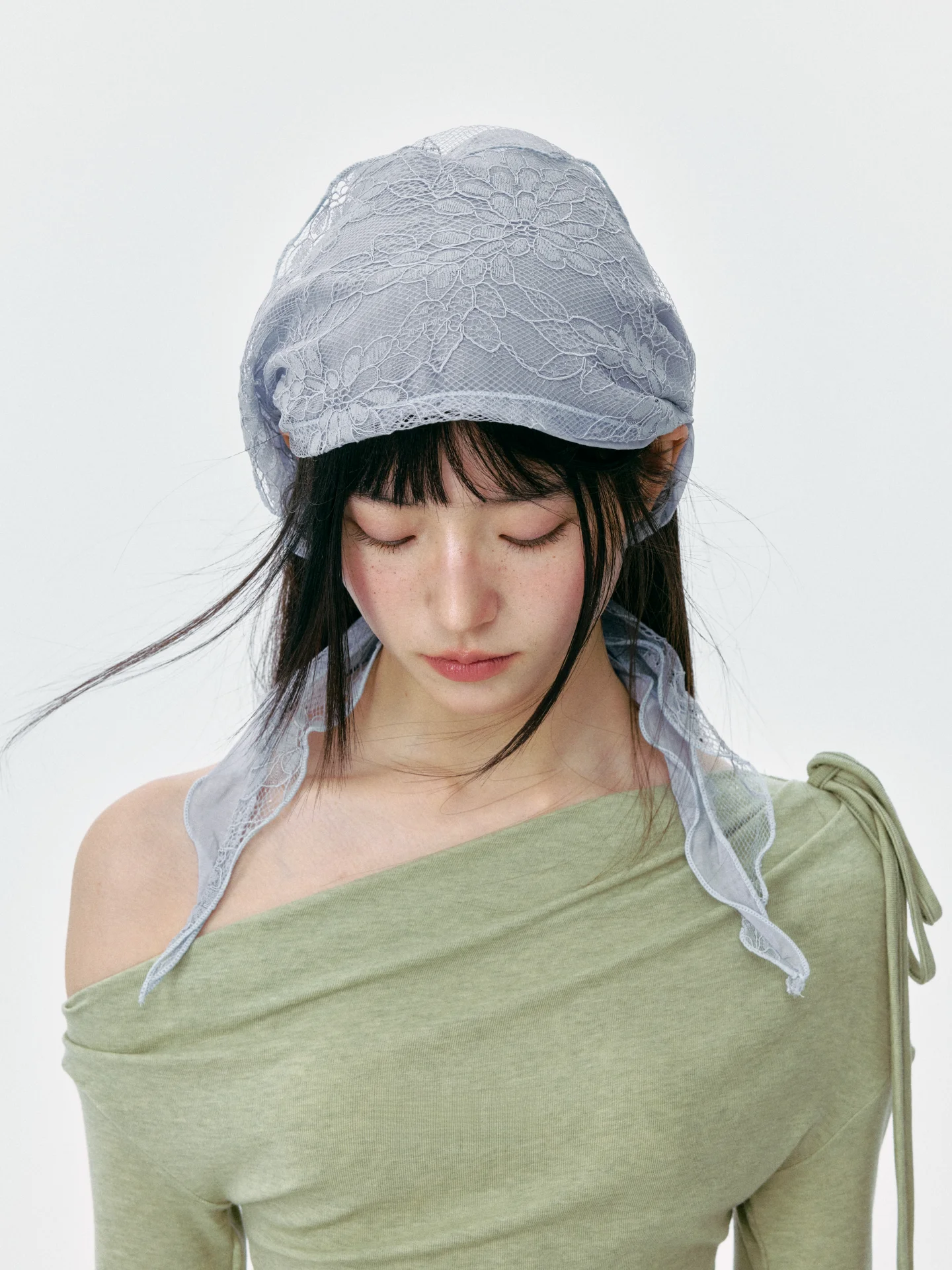 夏用清涼感の浅い青色ラッシー頭巾：薄手・多機能・トライアングルデザインの使い勝手を解説